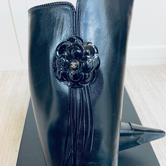 ⭐️SOLD⭐️ Chanel Camellia Flower Boots - Picture 8 of 8